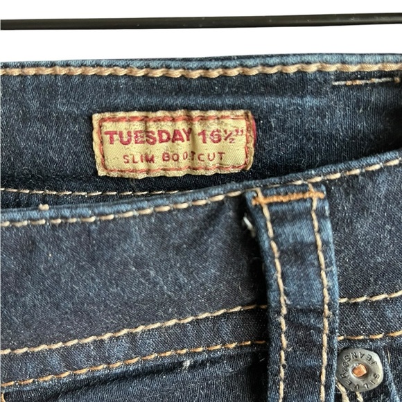 Silver Jeans Tuesday 16 1/2” Slim Bootcut Size 34 Y2K Low Rise Dark Wash… - Picture 12 of 15